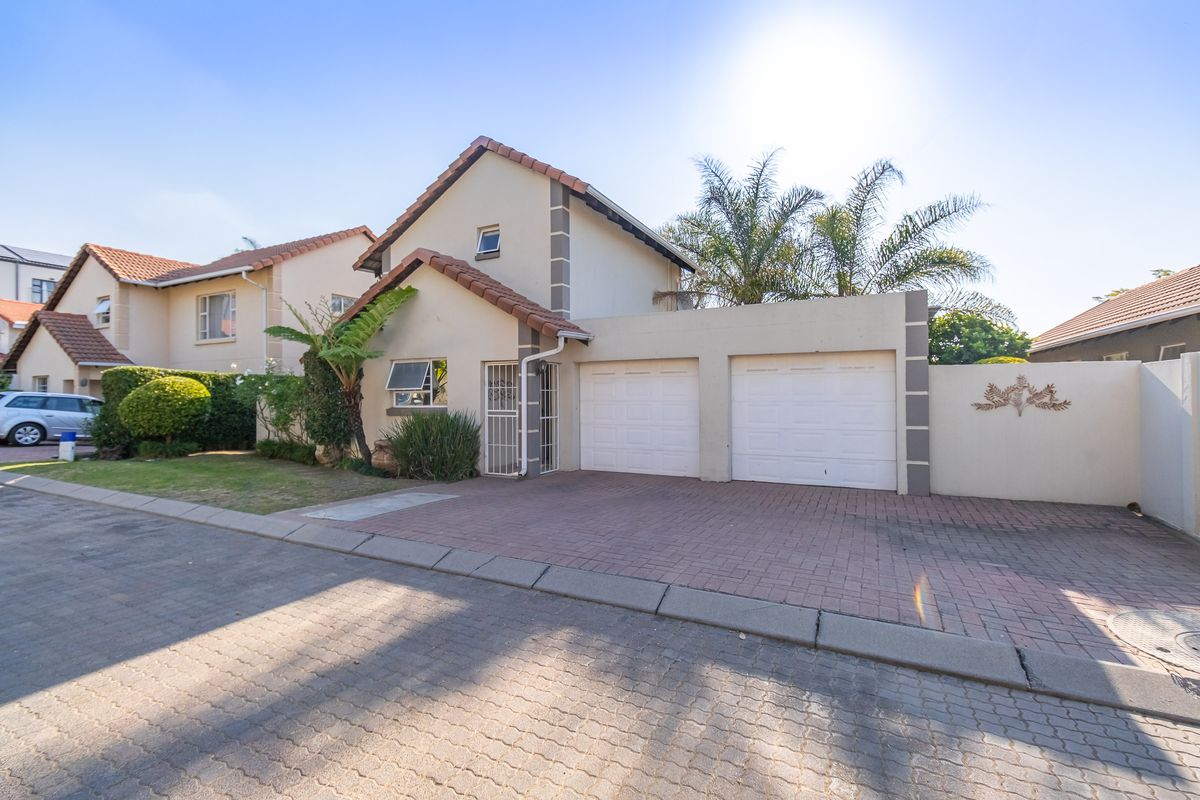Charming Three-Bedroom Home with Cottage Appeal and Private Garden Oasis - Photo 4