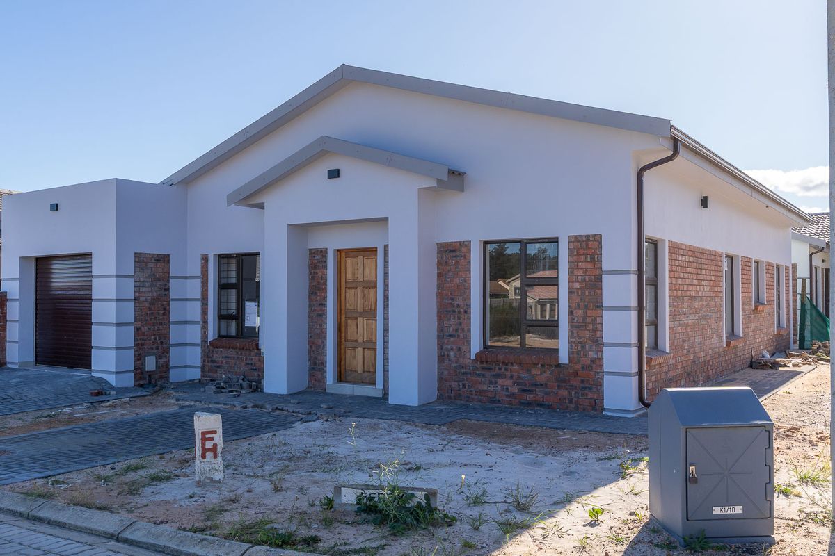 Townhouse For Sale in Albertinia, Western Cape - Photo 3