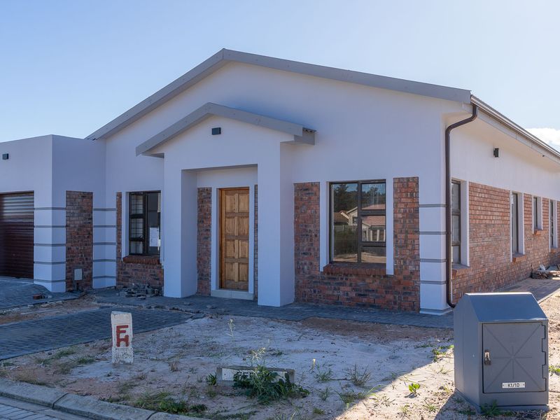Townhouse For Sale in Albertinia, Western Cape - Photo 3