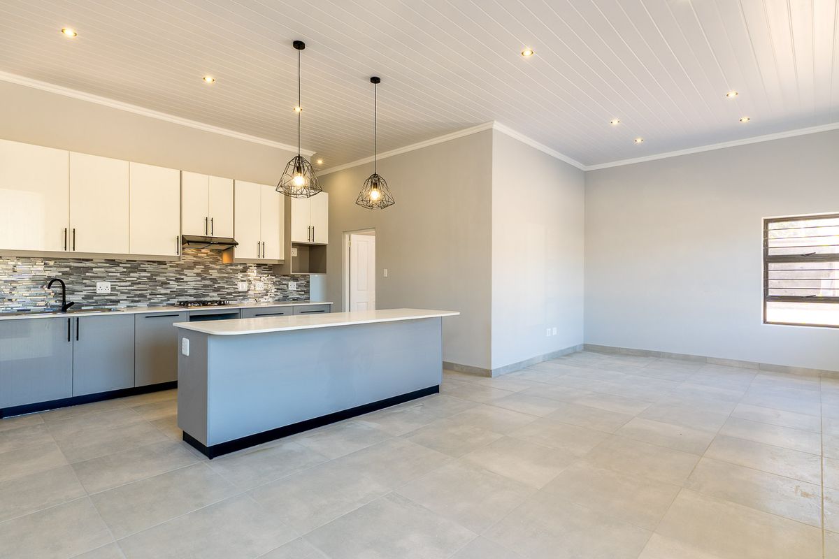 Townhouse For Sale in Albertinia, Western Cape - Photo 4