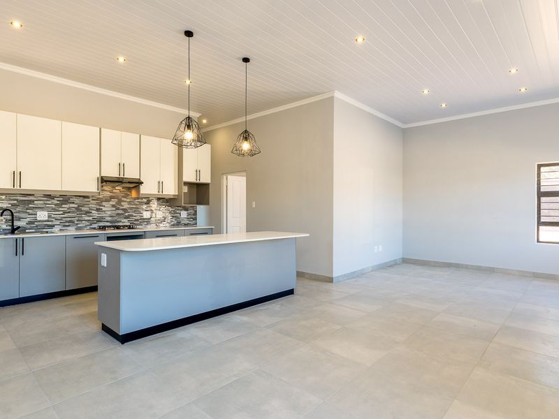 Townhouse For Sale in Albertinia, Western Cape - Photo 4