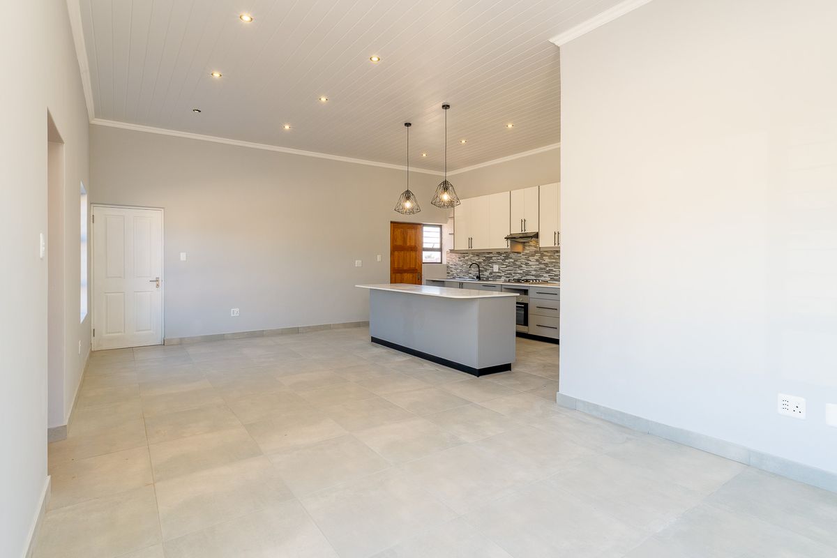 Townhouse For Sale in Albertinia, Western Cape - Photo 4