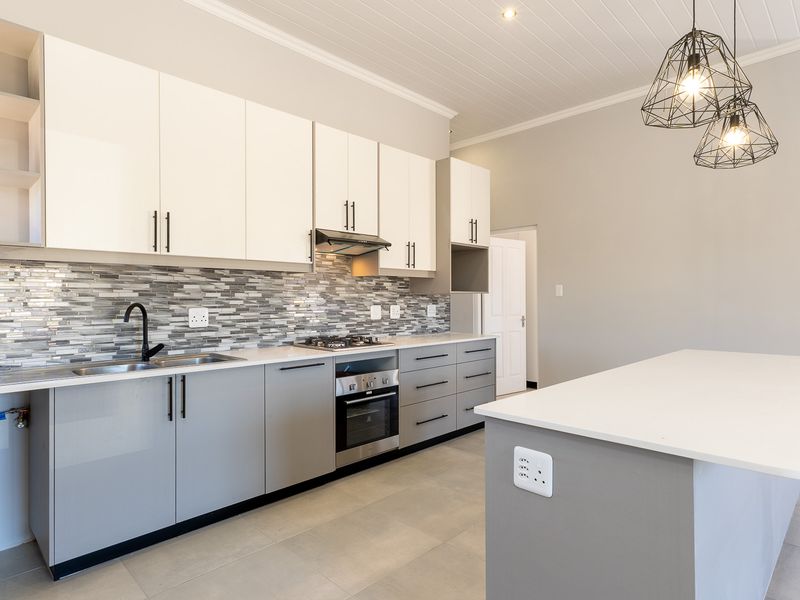 Townhouse For Sale in Albertinia, Western Cape - Photo 9