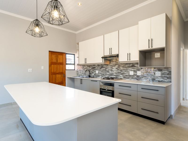 Townhouse For Sale in Albertinia, Western Cape - Photo 8