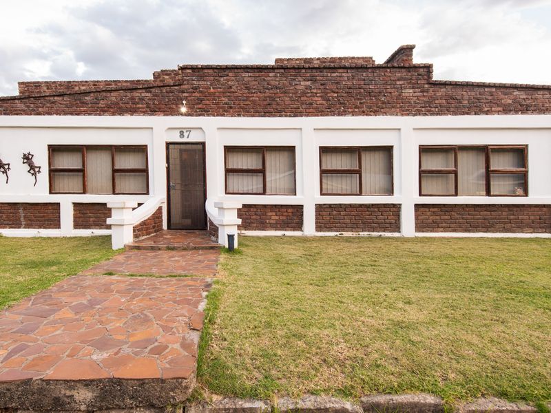 Beautiful 5-Bedroom Home with Large Adjacent Plot for Sale in Somerset East. - Photo 1