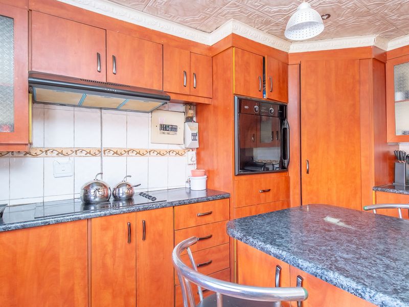 Your Ideal Family Home With Space To Grow! - Photo 9