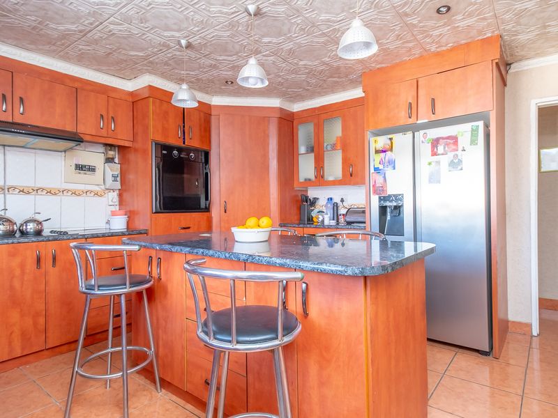 Your Ideal Family Home With Space To Grow! - Photo 8