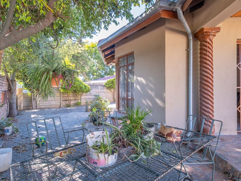 Your Ideal Family Home With Space To Grow! - Photo 2