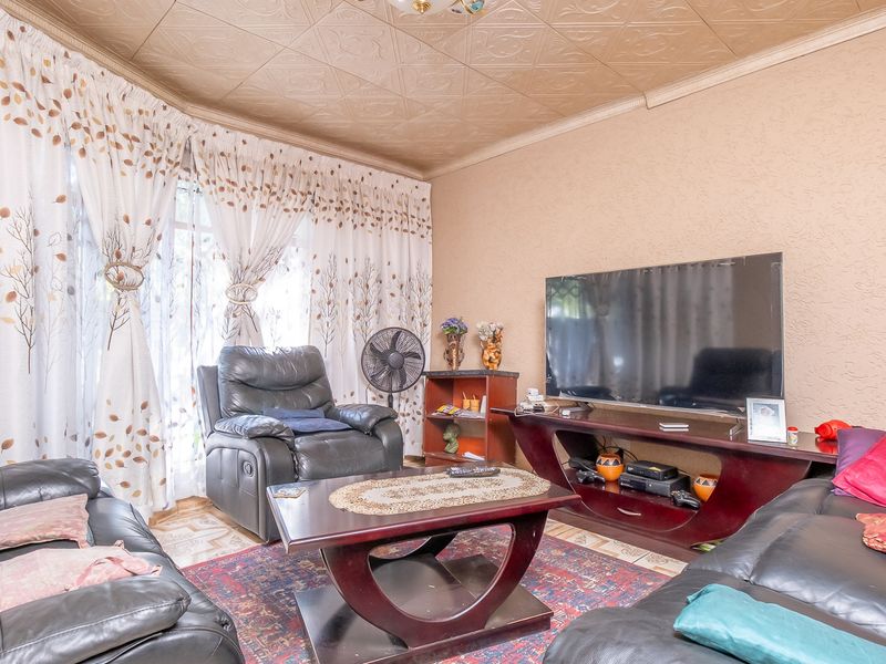 Your Ideal Family Home With Space To Grow! - Photo 4