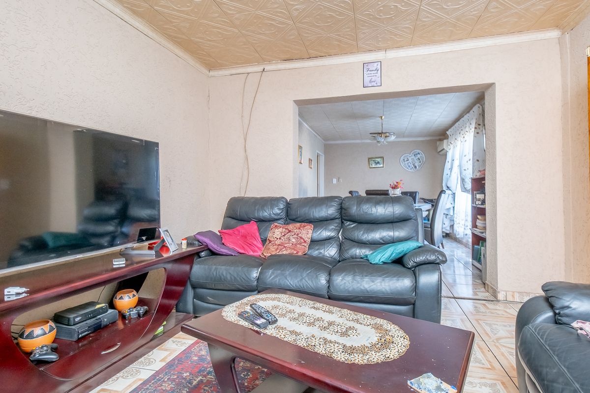 Your Ideal Family Home With Space To Grow! - Photo 3