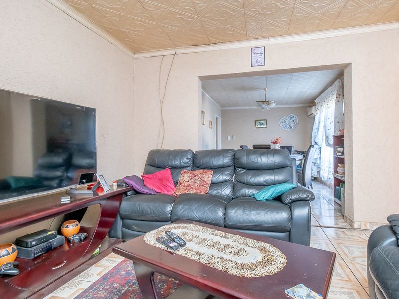 Your Ideal Family Home With Space To Grow! - Photo 3