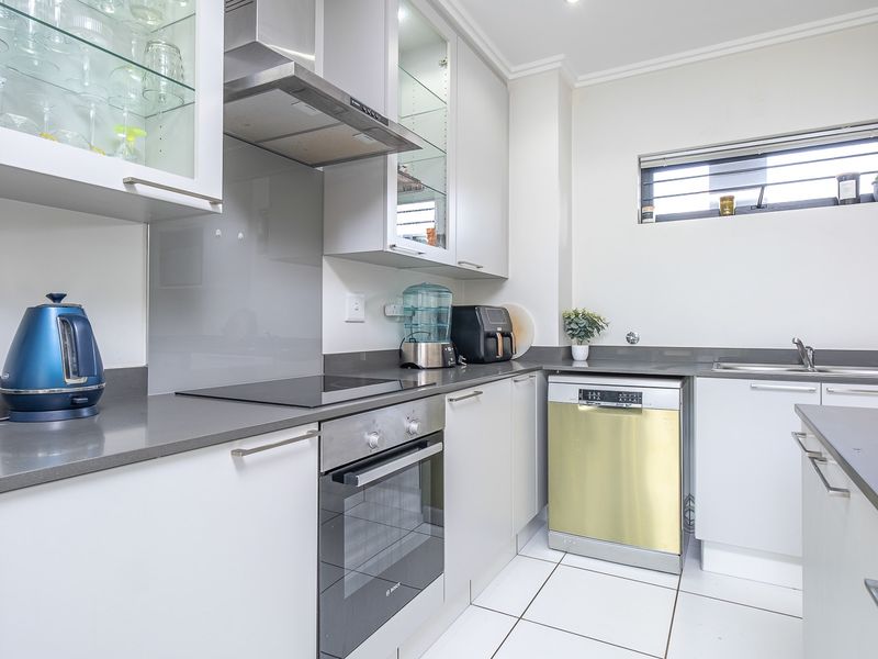 Townhouse For Sale in Paulshof, Sandton, Gauteng - Photo 3