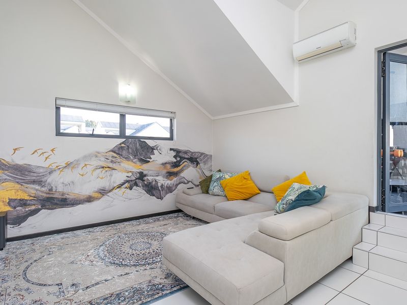 Townhouse For Sale in Paulshof, Sandton, Gauteng - Photo 9