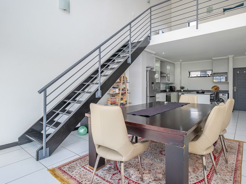 Townhouse For Sale in Paulshof, Sandton, Gauteng - Photo 7