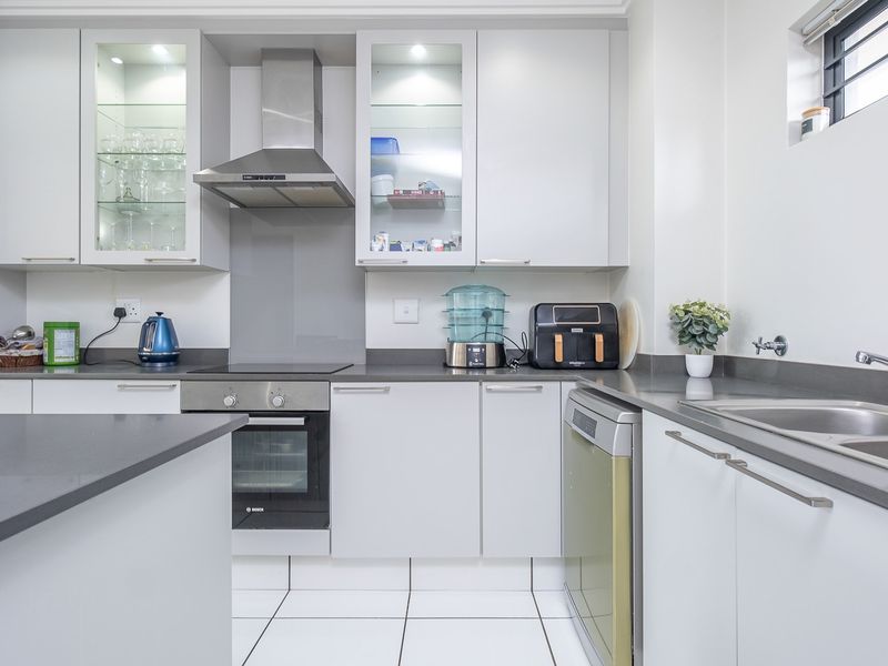 Townhouse For Sale in Paulshof, Sandton, Gauteng - Photo 4