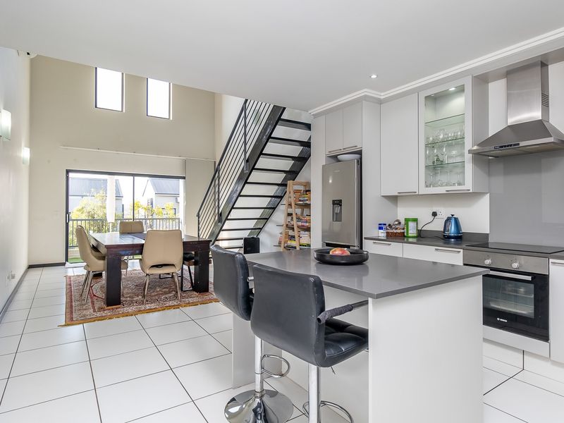 Townhouse For Sale in Paulshof, Sandton, Gauteng - Photo 1