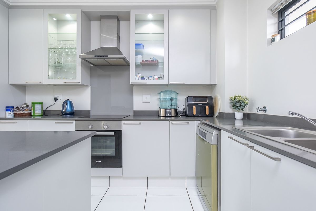 Townhouse For Sale in Paulshof, Sandton, Gauteng - Photo 4