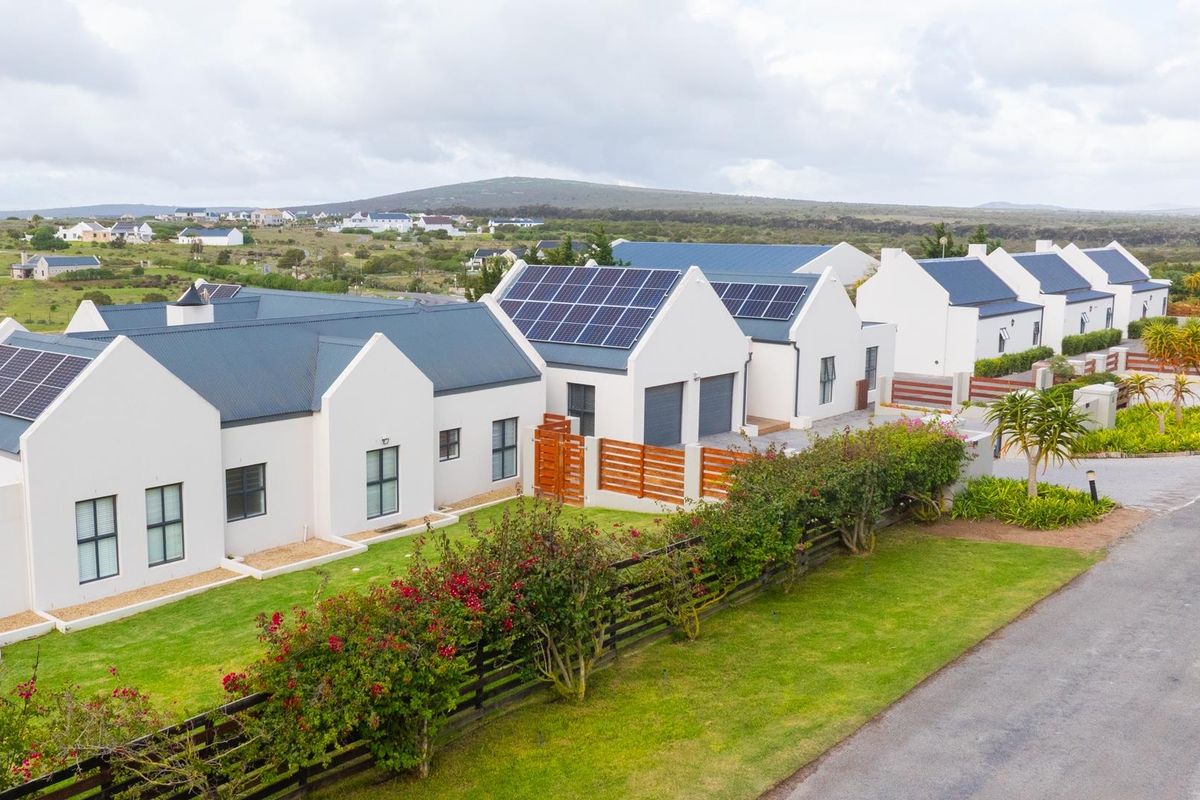 PRIME SMALLHOLDING FOR SALE IN OLIFANTSKOP ESTATE - EXCEPTIONAL VERSATILITY and INVESTMENT POTENTIAL - Photo 3