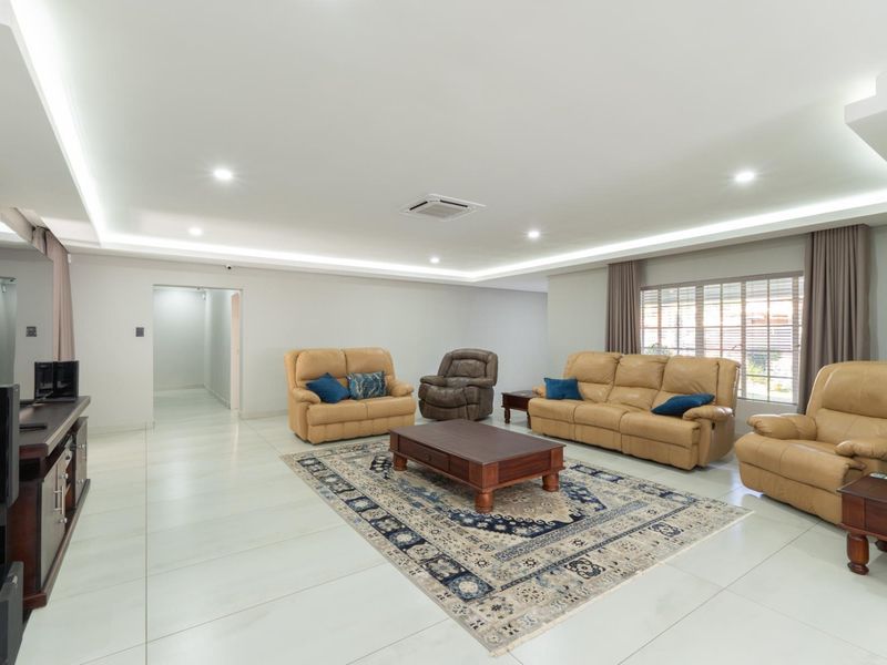 Elegant off-grid (water and electricity) property! - Photo 3