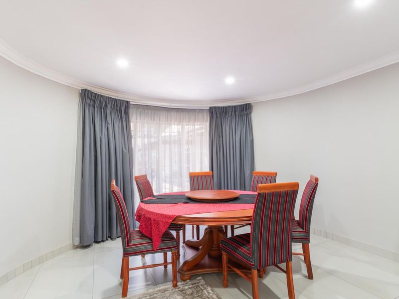 Elegant off-grid (water and electricity) property! - Photo 9