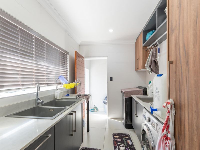 Elegant off-grid (water and electricity) property! - Photo 8