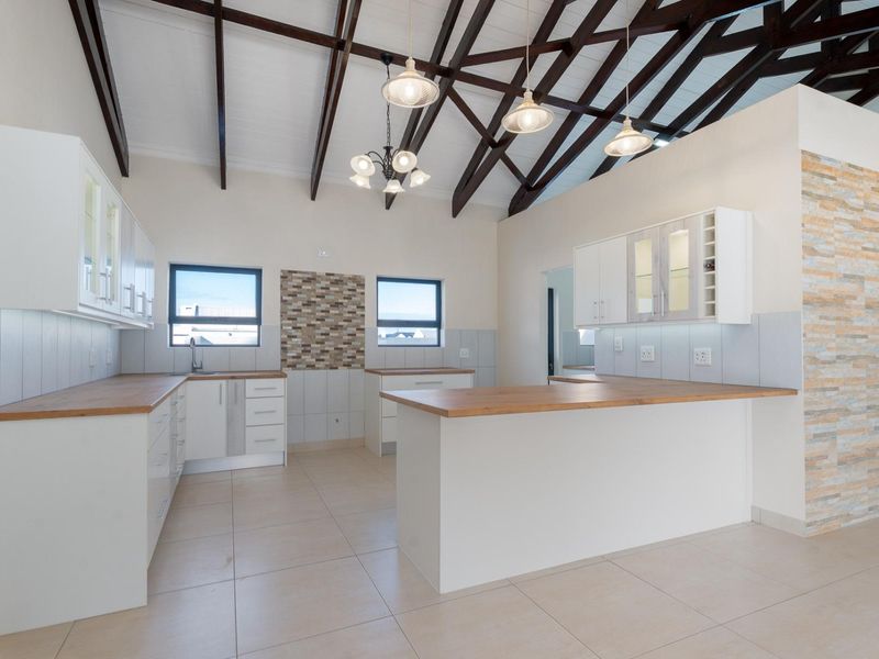 Seaside Living: 4-Bedroom Atlantic Sands North Estate - Photo 9