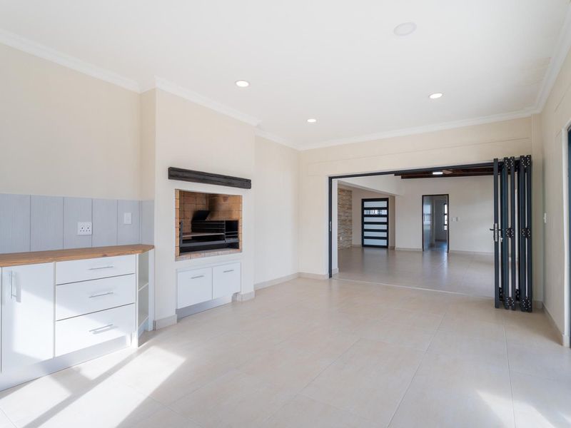 Seaside Living: 4-Bedroom Atlantic Sands North Estate - Photo 8