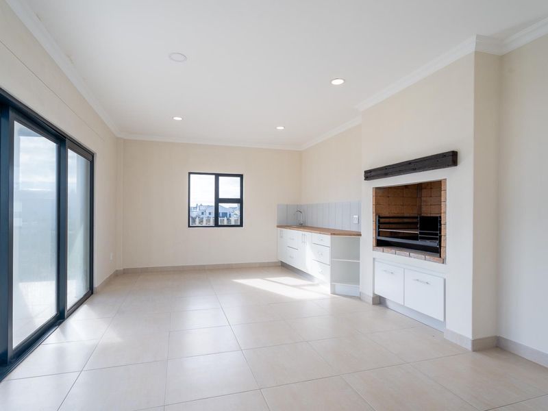 Seaside Living: 4-Bedroom Atlantic Sands North Estate - Photo 7