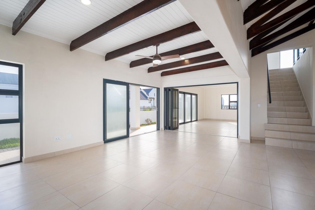 Seaside Living: 4-Bedroom Atlantic Sands North Estate - Photo 5