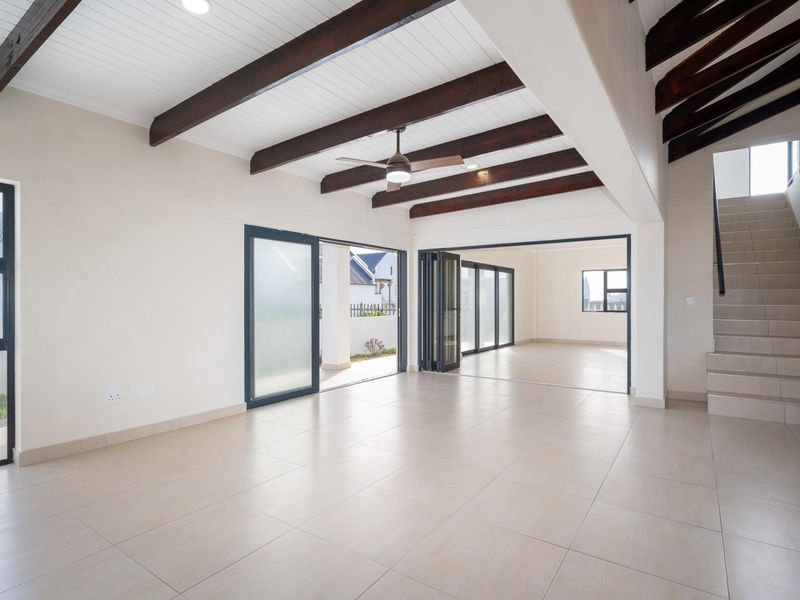 Seaside Living: 4-Bedroom Atlantic Sands North Estate - Photo 5