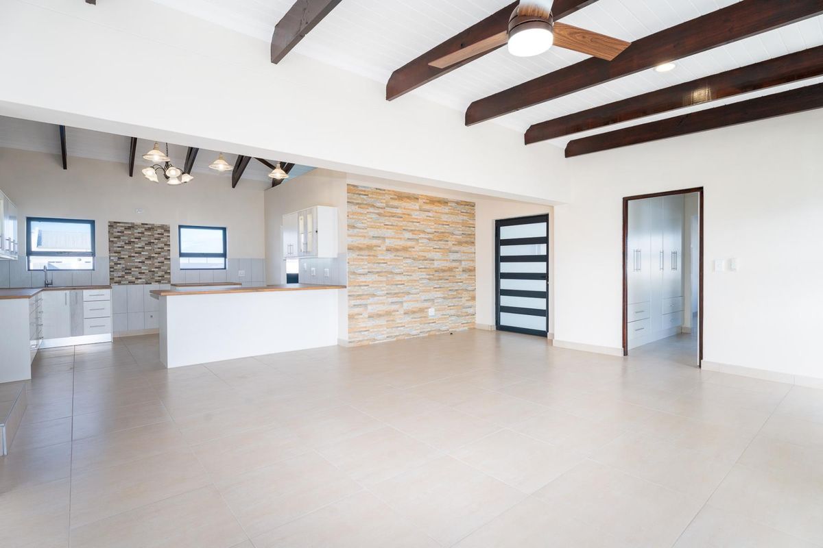 Seaside Living: 4-Bedroom Atlantic Sands North Estate - Photo 5