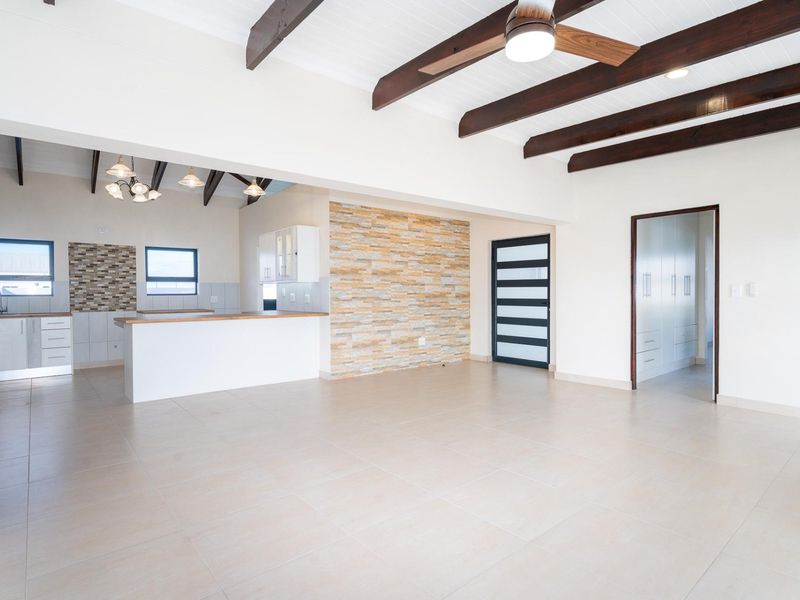Seaside Living: 4-Bedroom Atlantic Sands North Estate - Photo 5