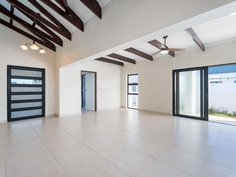 Seaside Living: 4-Bedroom Atlantic Sands North Estate - Photo 10