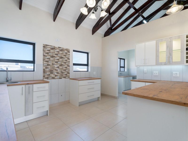 Seaside Living: 4-Bedroom Atlantic Sands North Estate - Photo 9