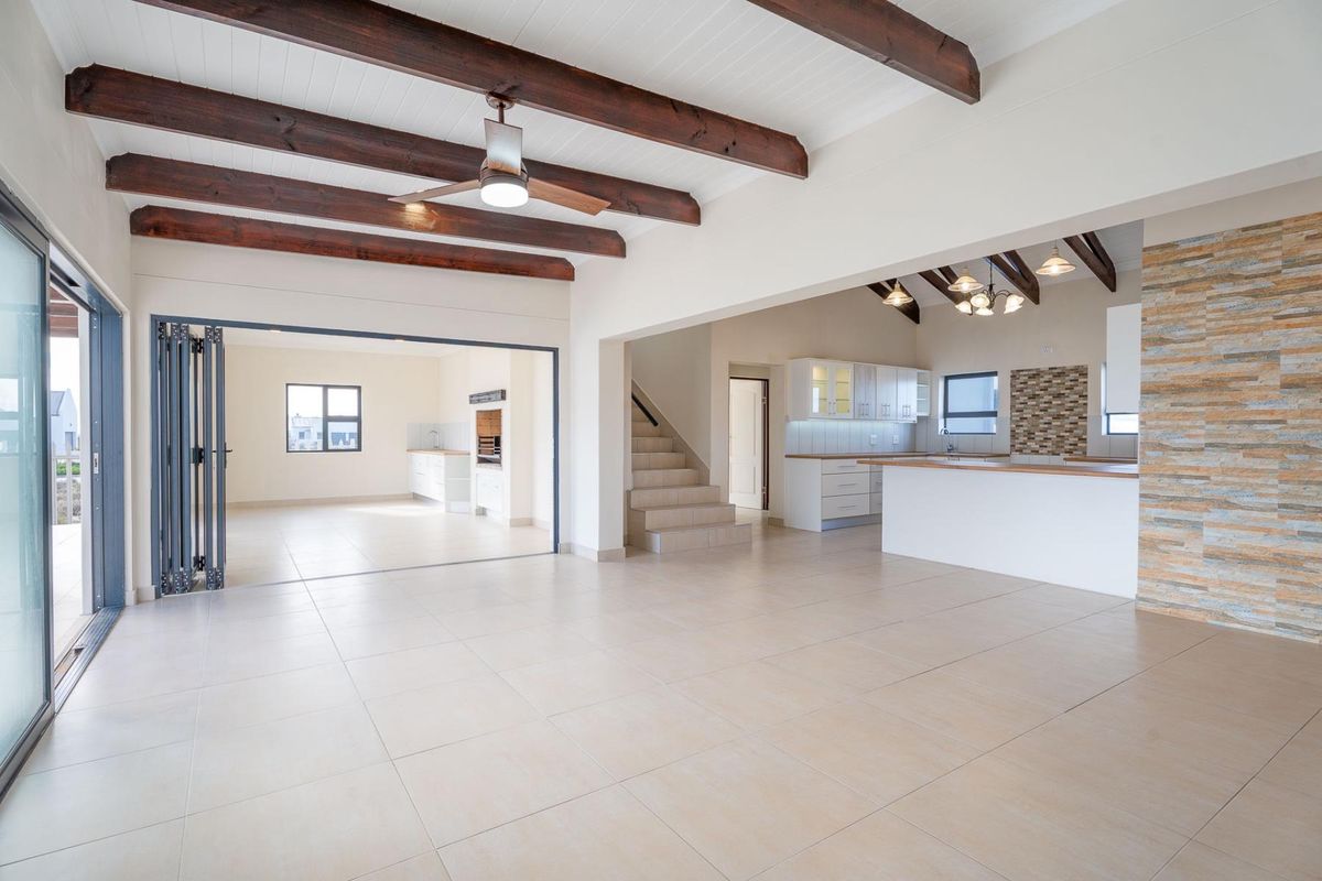 Seaside Living: 4-Bedroom Atlantic Sands North Estate - Photo 3