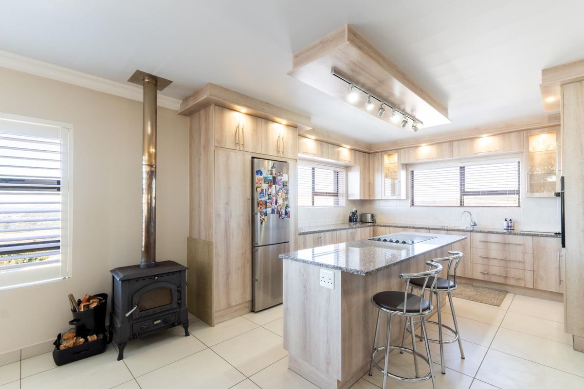 Luxury living with endless ocean views — your forever home in Monte Christo awaits. - Photo 2