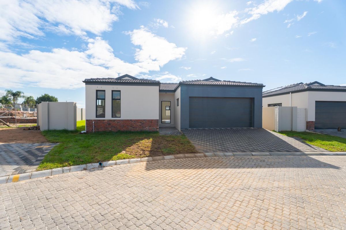 Charming home in Honeydew Country Estate - Photo 2