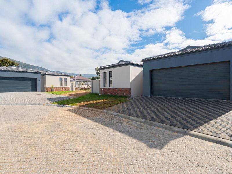 Charming home in Honeydew Country Estate - Photo 3