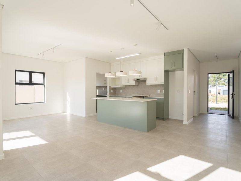 Charming home in Honeydew Country Estate - Photo 5