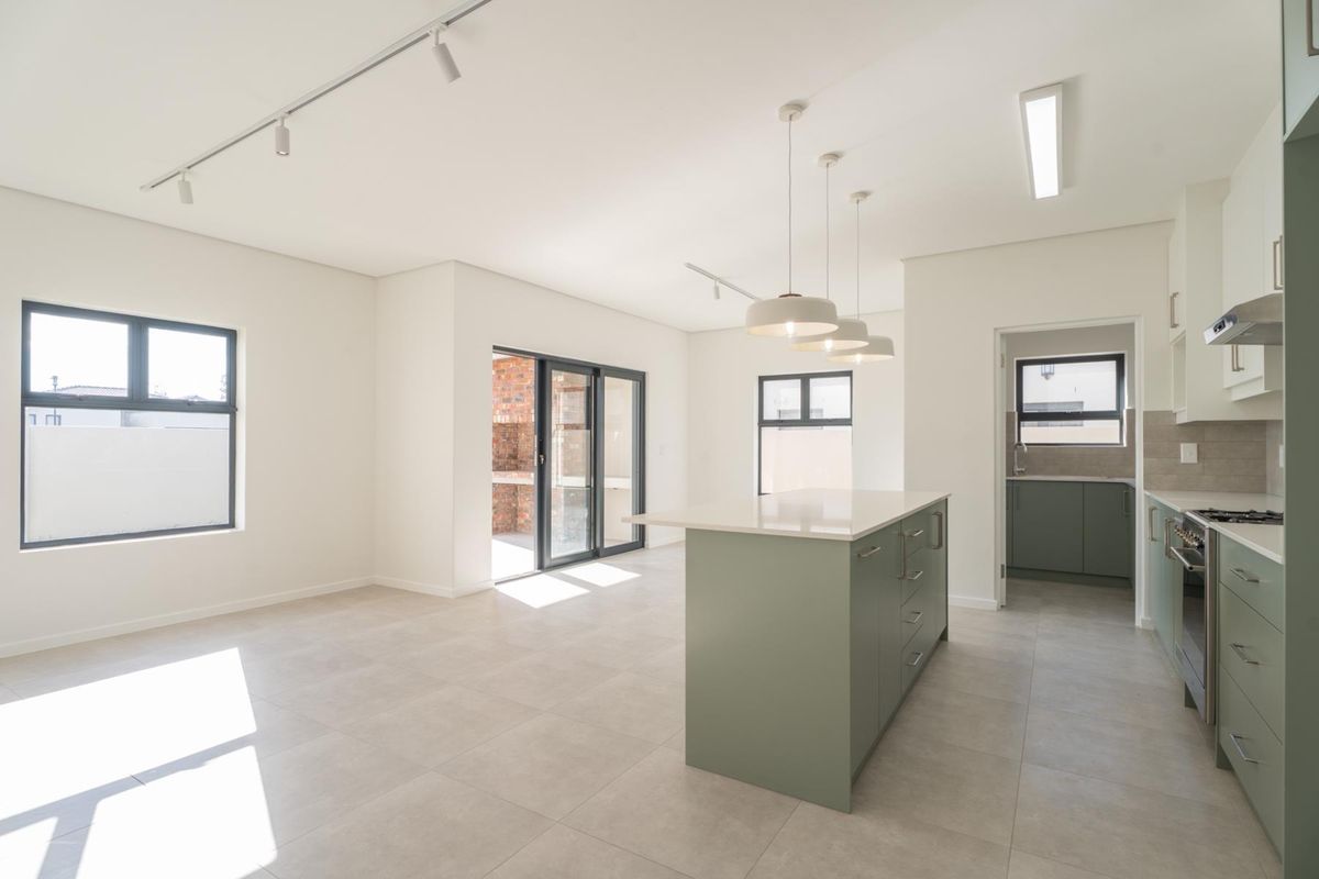 Charming home in Honeydew Country Estate - Photo 4