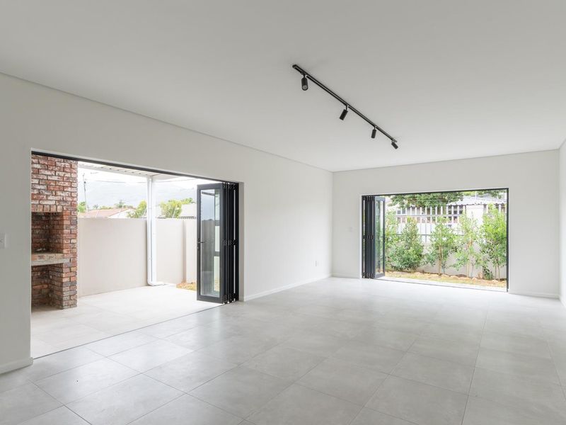 Stunning Type 5B 3-Bedroom house in Honeydew Country Estate - Photo 4