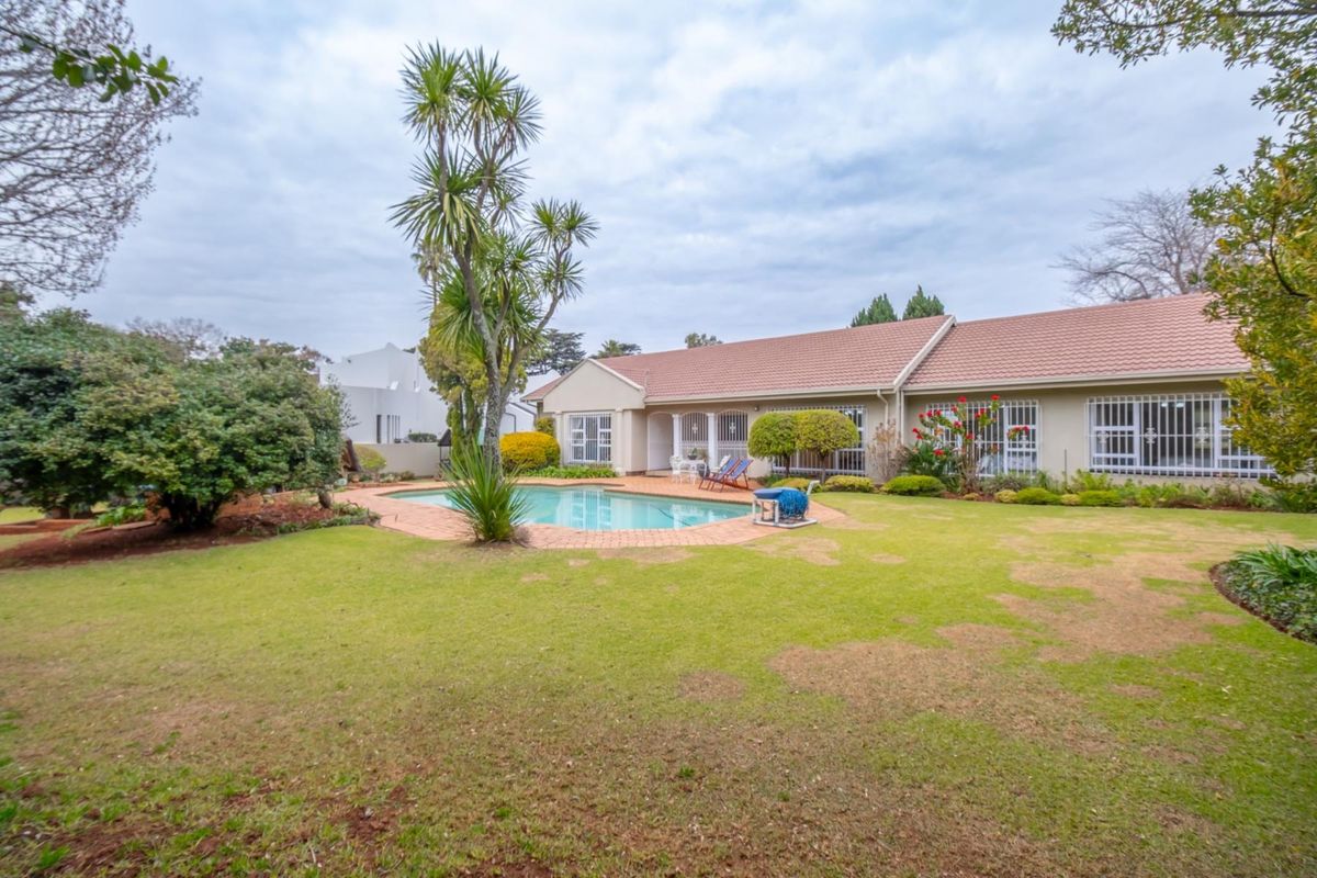 A Refined Family Sanctuary in a Secure Boomed, Natural Setting - Photo 3