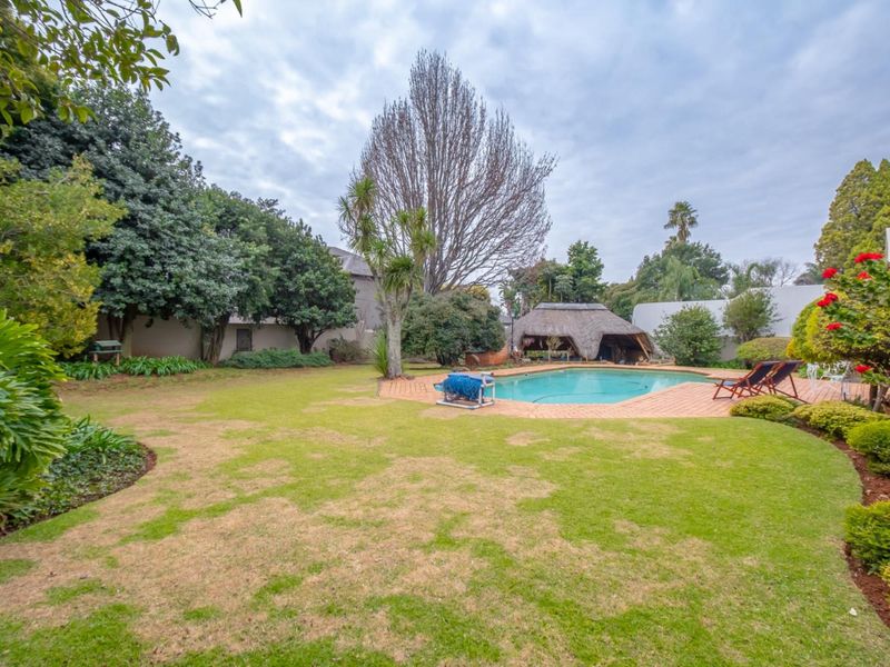 A Refined Family Sanctuary in a Secure Boomed, Natural Setting - Photo 2