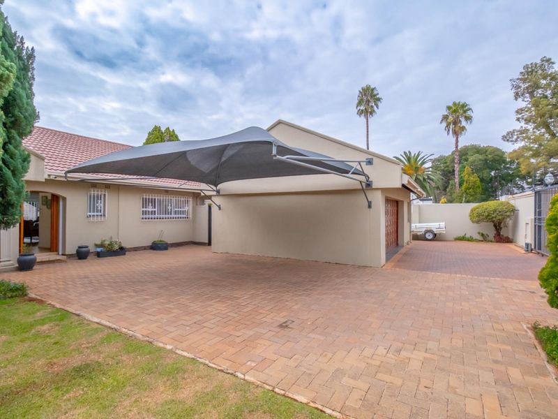 A Refined Family Sanctuary in a Secure Boomed, Natural Setting - Photo 6