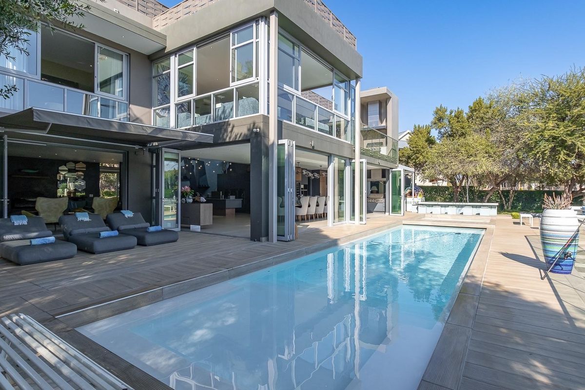 Luxurious 6-Bedroom House In Hartebeesport Dam - Photo 2