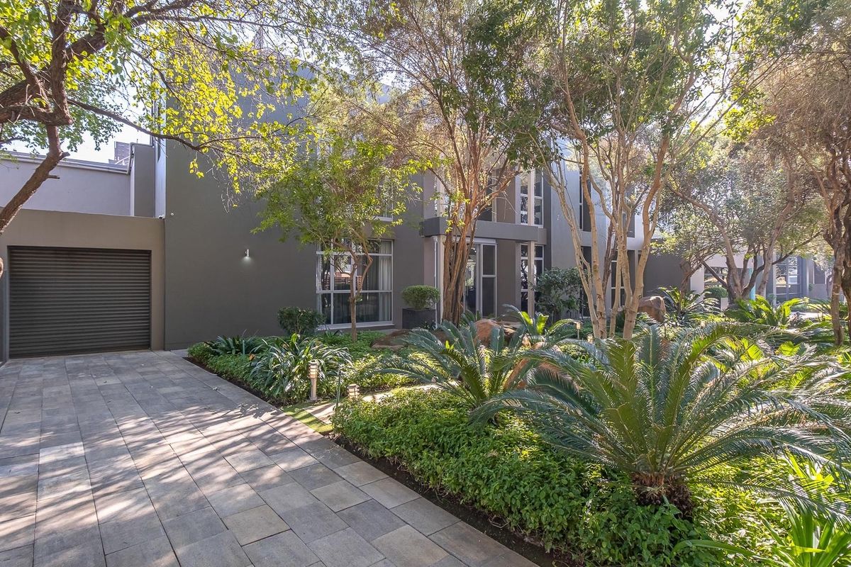 Luxurious 6-Bedroom House In Hartebeesport Dam - Photo 3