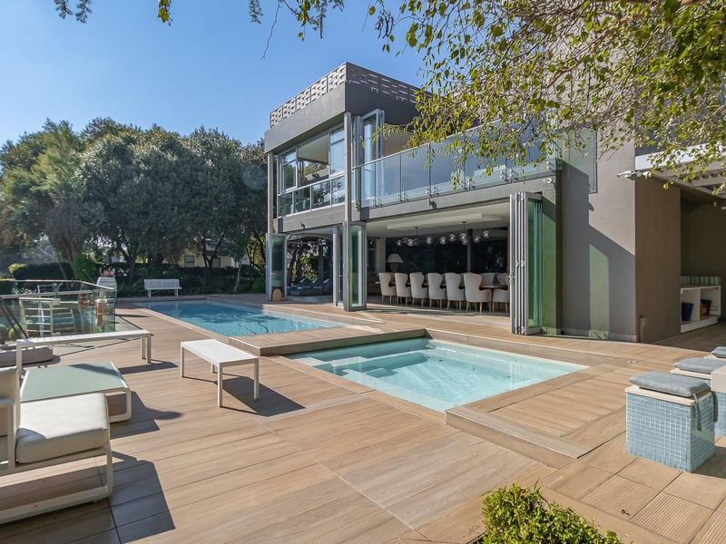 Luxurious 6-Bedroom House In Hartebeesport Dam - Photo 1
