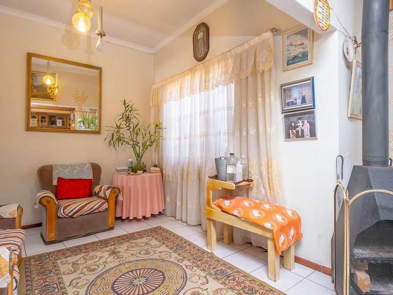 3-Bedroom Family Home 560m2 Erf in Prime Eldorado Park Ext. 7 – Great Value! - Photo 9