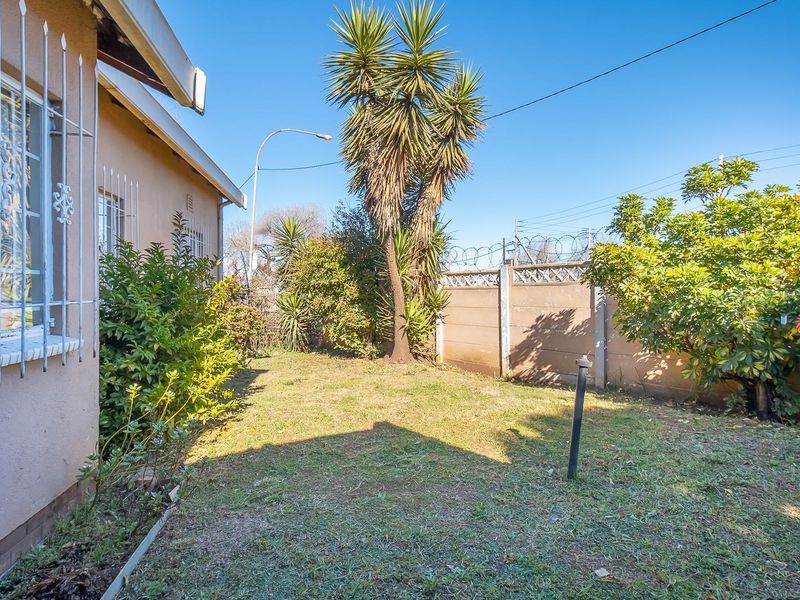 3-Bedroom Family Home 560m2 Erf in Prime Eldorado Park Ext. 7 – Great Value! - Photo 3