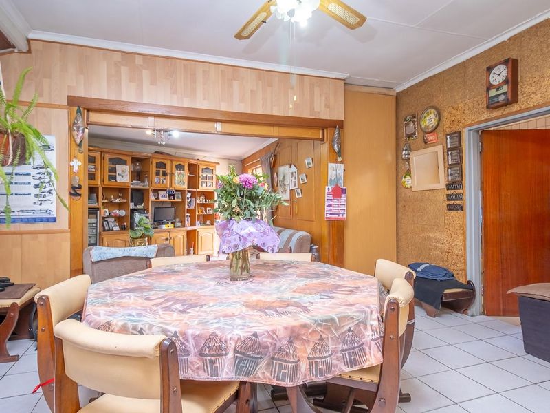 3-Bedroom Family Home 560m2 Erf in Prime Eldorado Park Ext. 7 – Great Value! - Photo 8